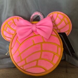 Minnie Mouse Concha Loungefly